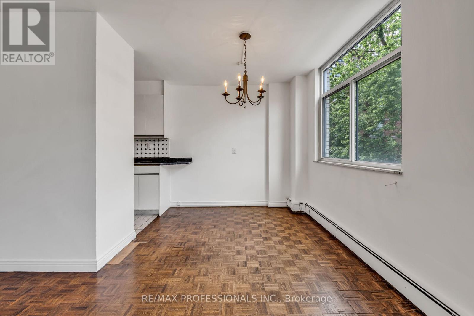 #303 335 LONSDALE ROAD - 10