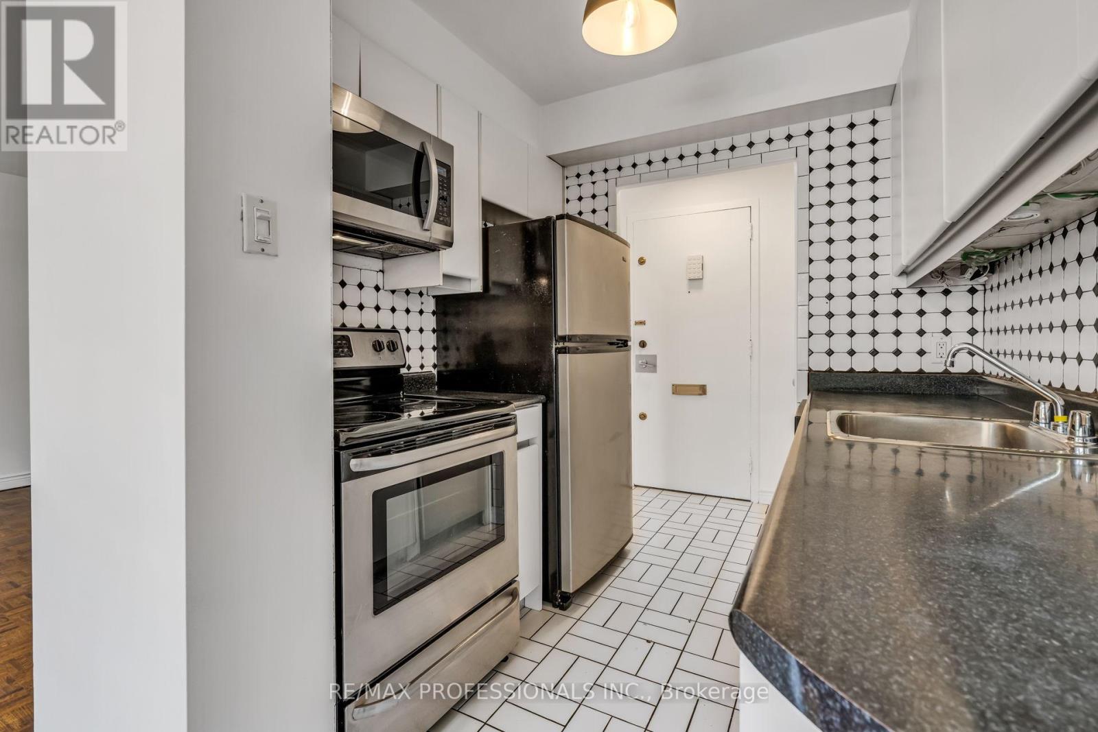 #303 335 LONSDALE ROAD - 12