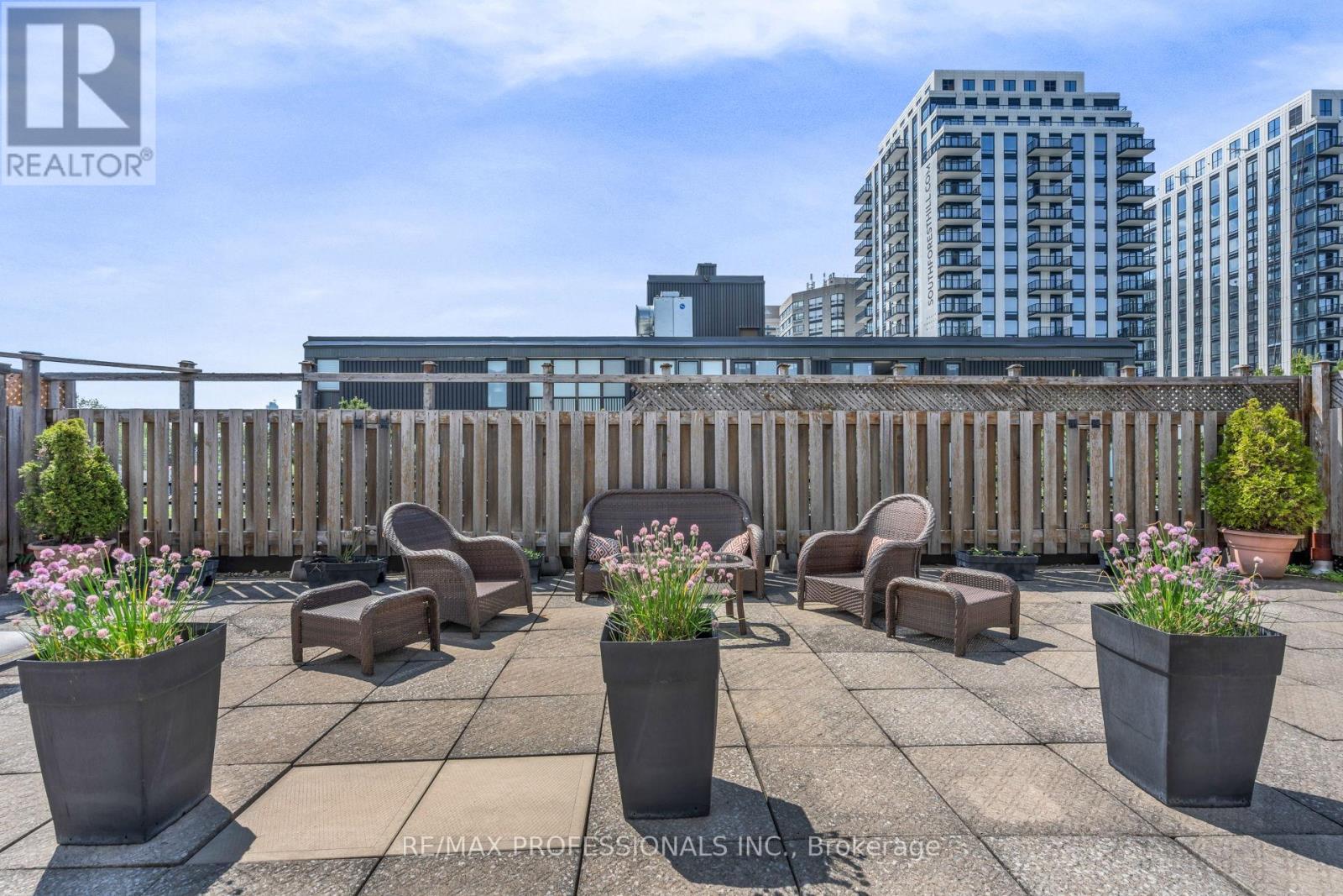 #303 335 LONSDALE ROAD - 24