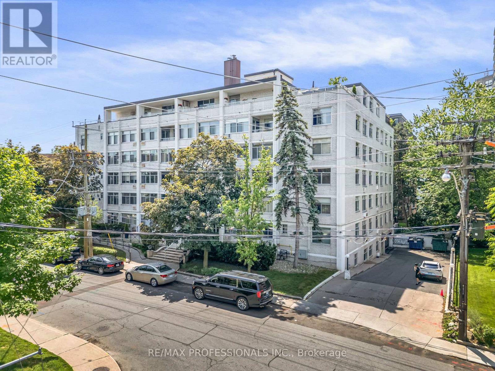 #303 335 LONSDALE ROAD - 27