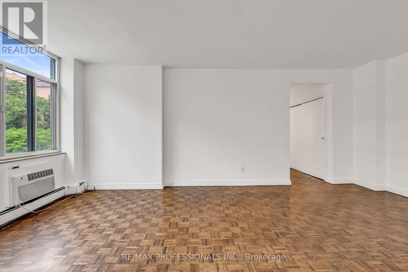 #303 335 LONSDALE ROAD - 7