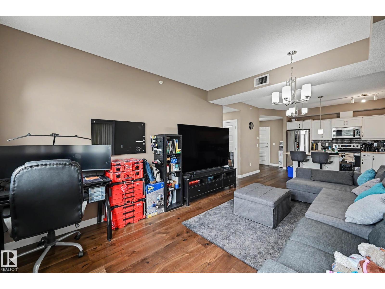 #402 8730 82 AV NW - 15