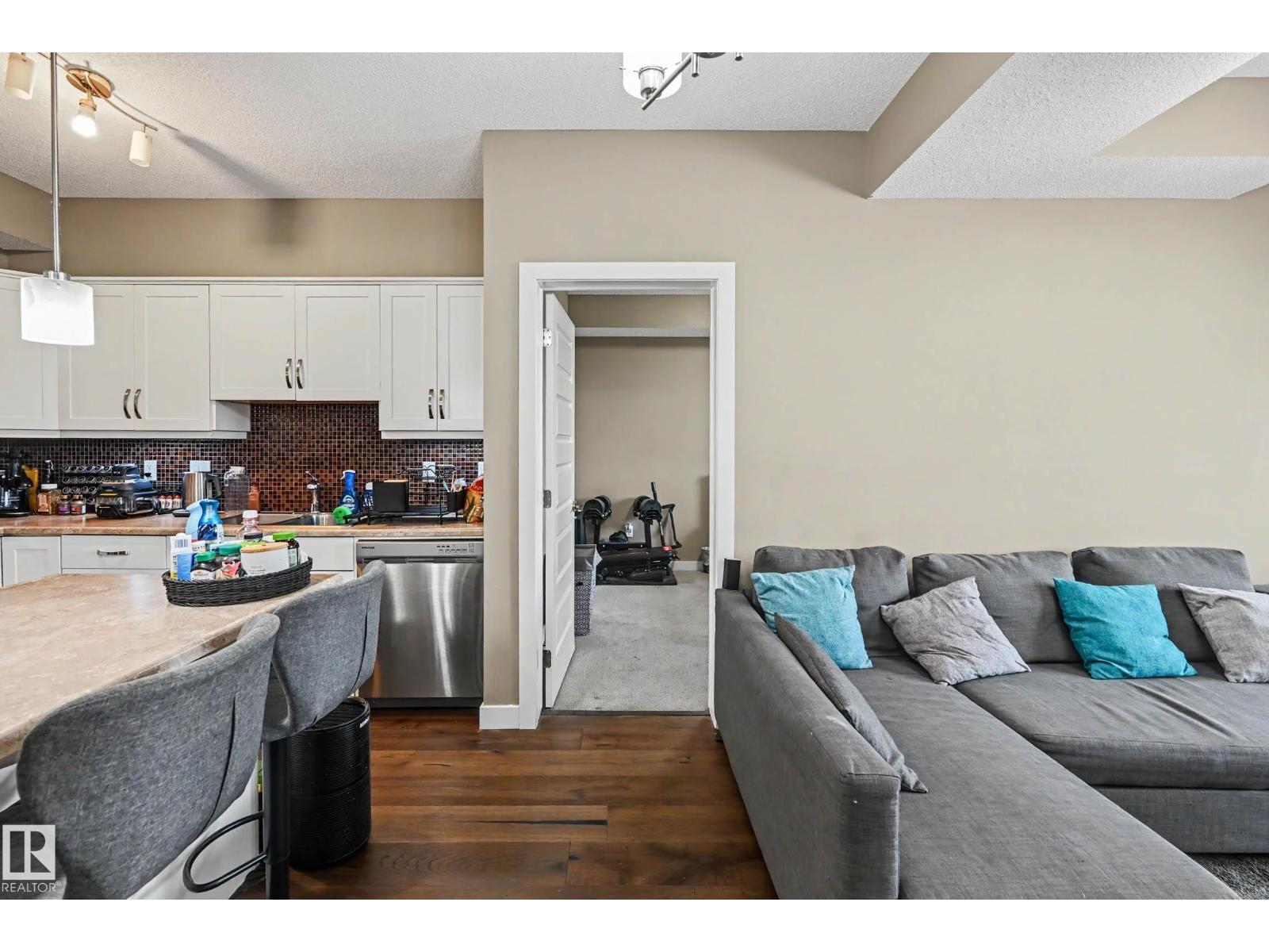 #402 8730 82 AV NW - 17