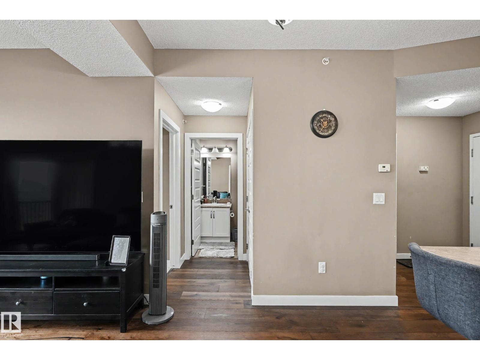 #402 8730 82 AV NW - 24
