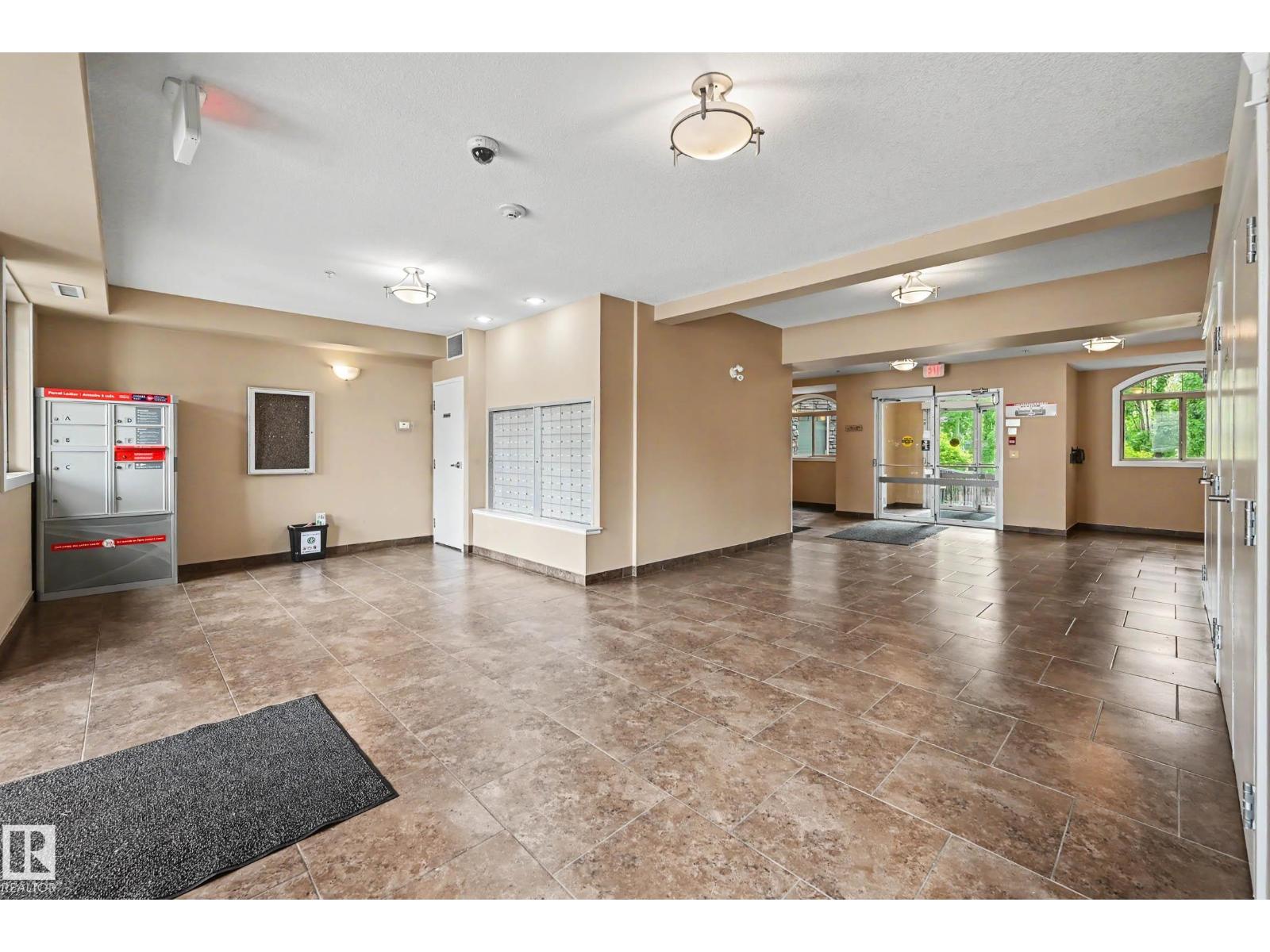 #402 8730 82 AV NW - 34