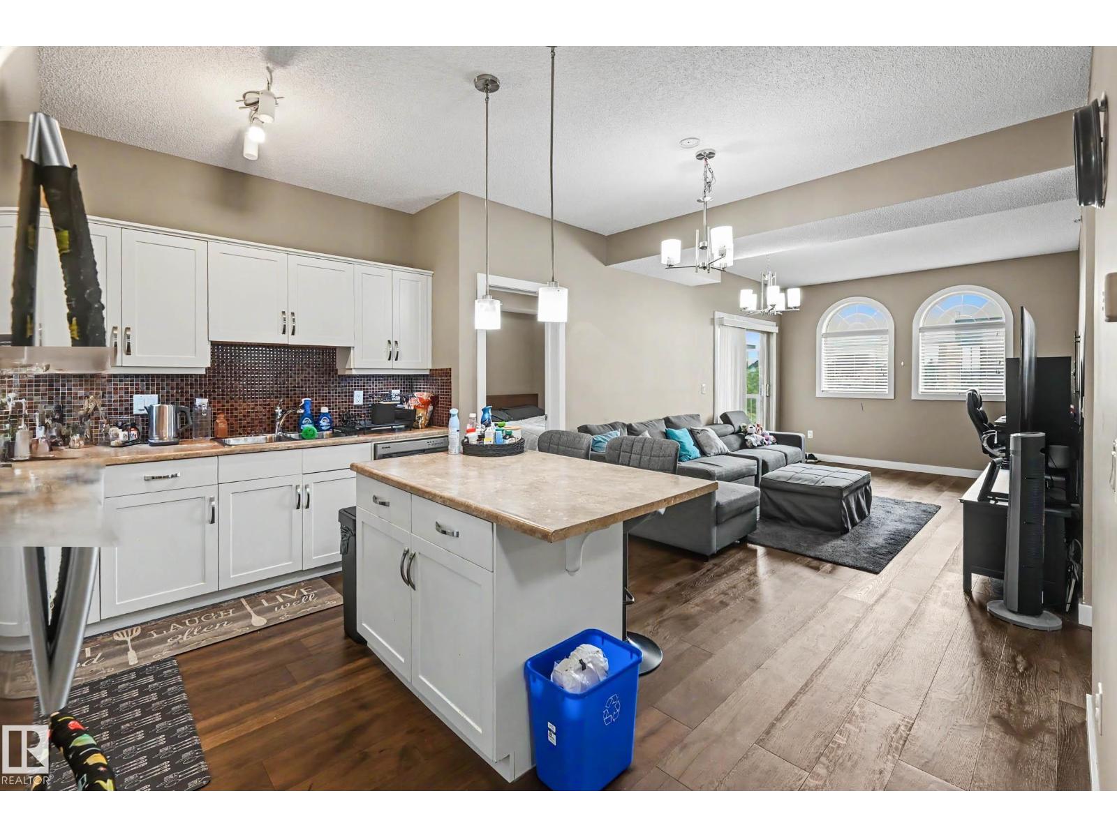 #402 8730 82 AV NW - 8