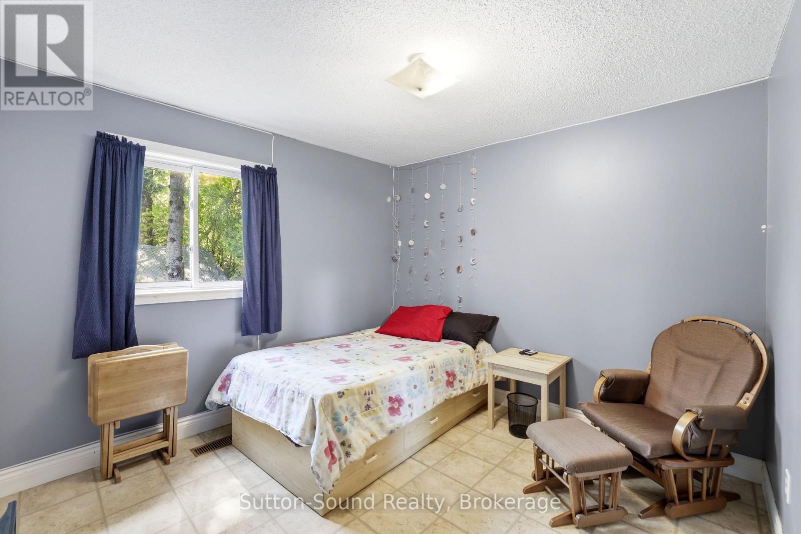 1565 7TH AVENUE E - 15