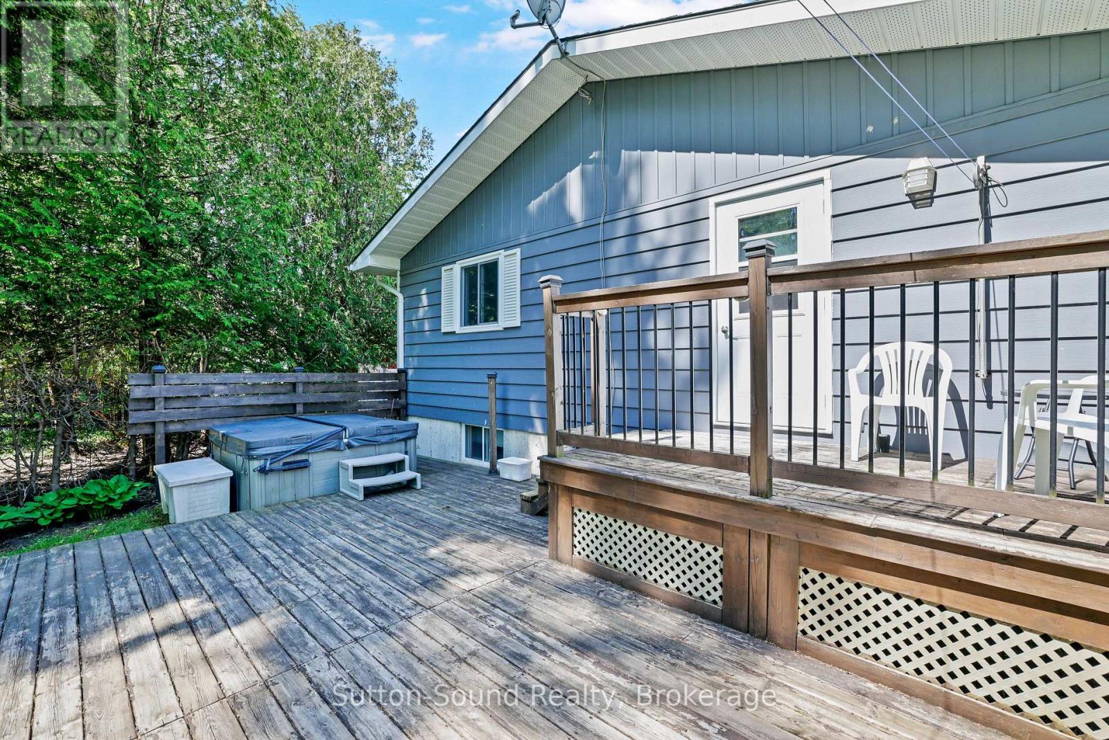 1565 7TH AVENUE E - 19