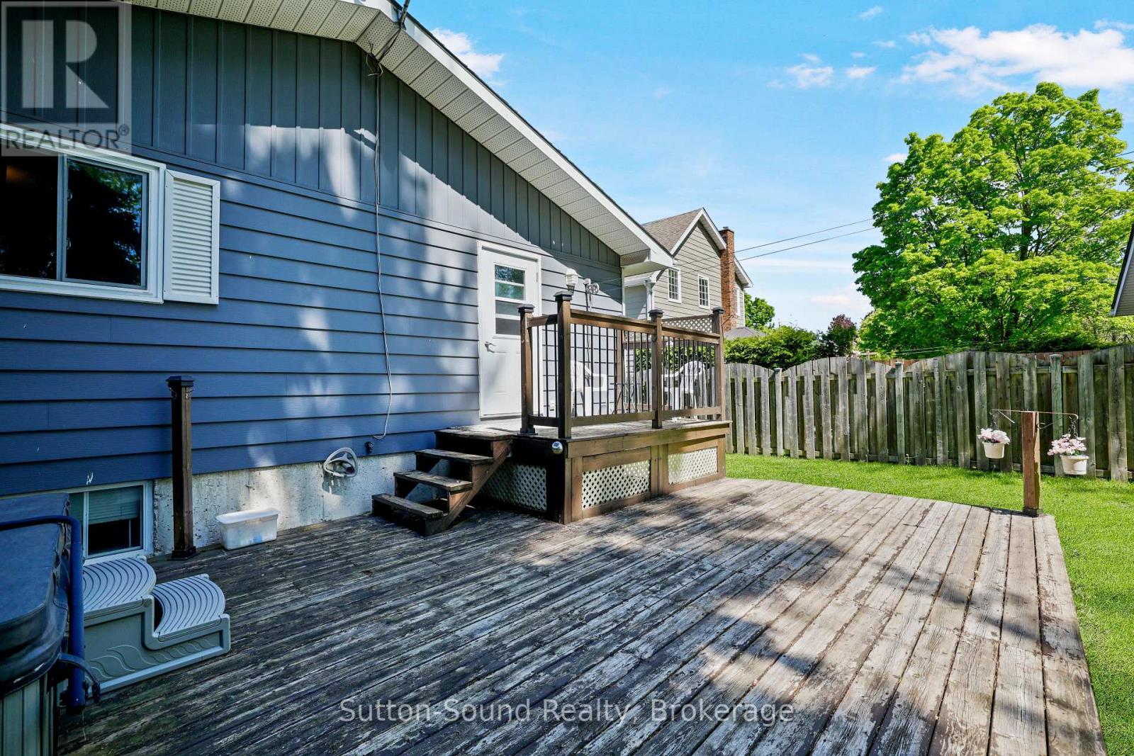 1565 7TH AVENUE E - 24
