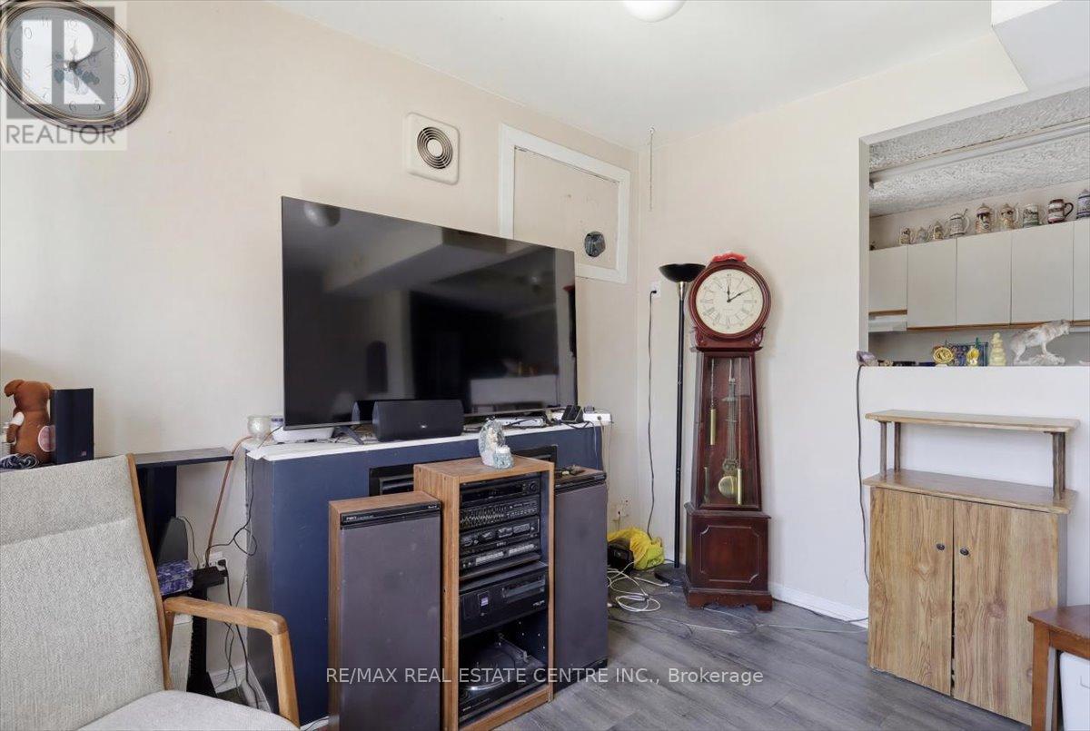 233 KING STREET - 11