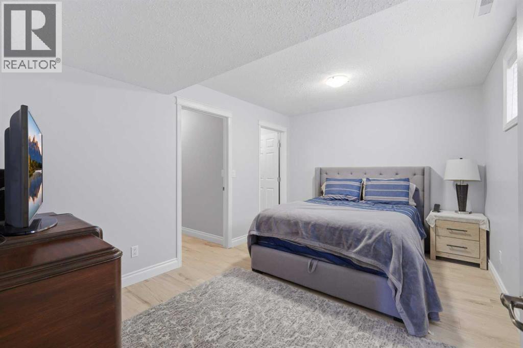 166 Lougheed Close — photo 29