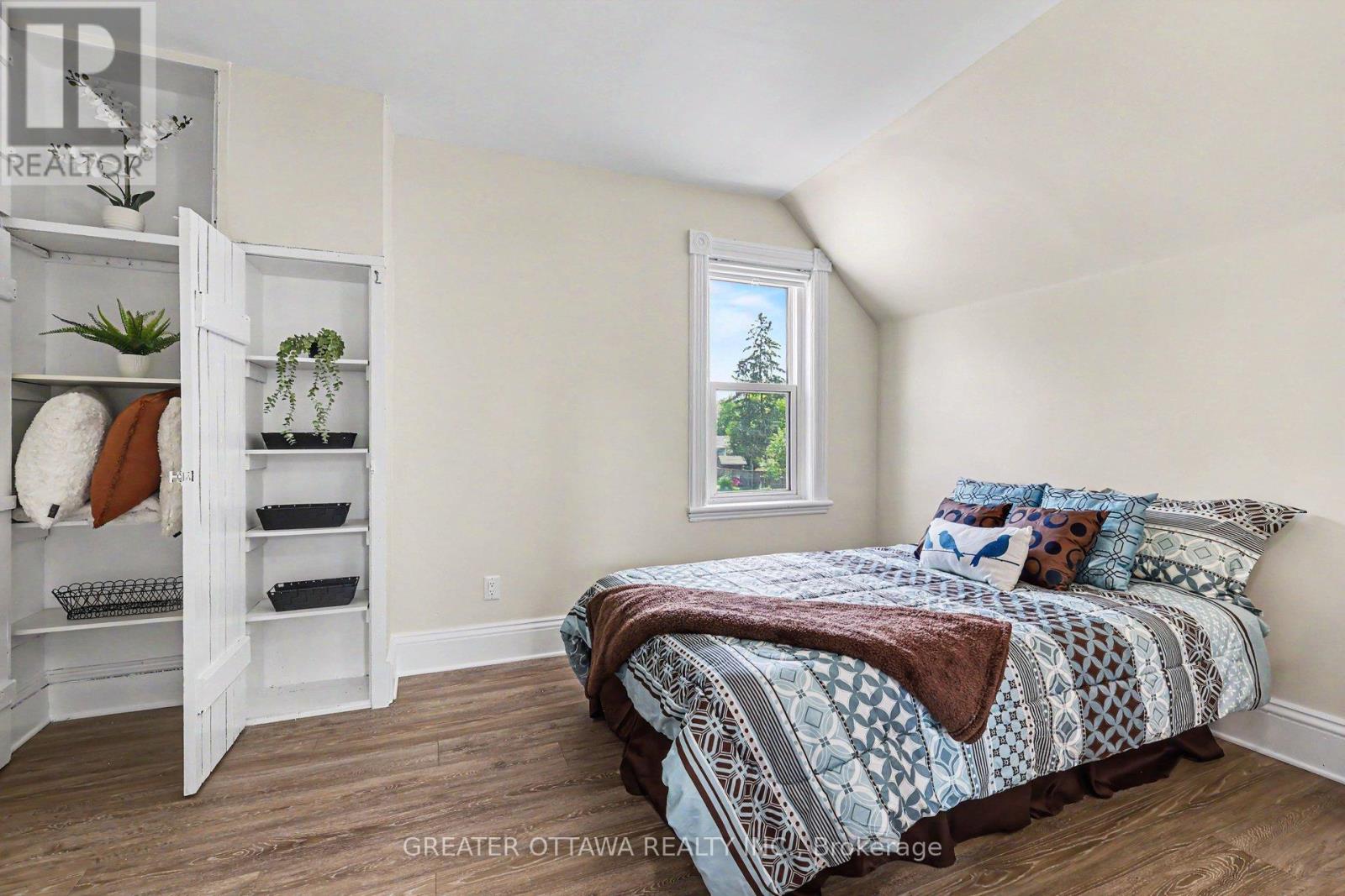 3607 MCBEAN STREET - 11