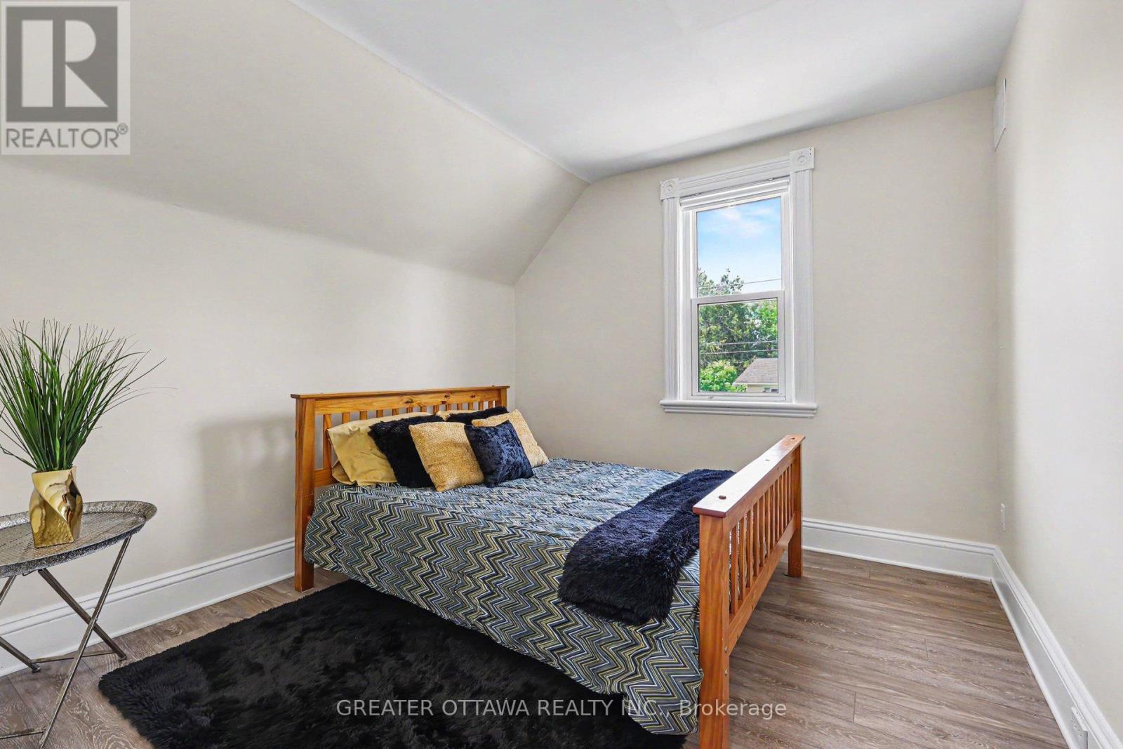 3607 MCBEAN STREET - 12