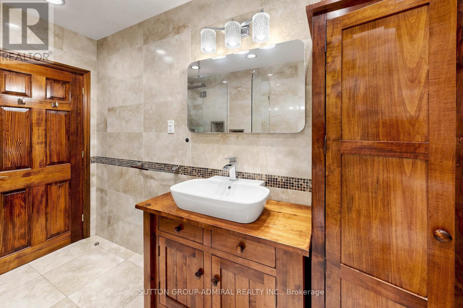 34 PARAGON ROAD - 17