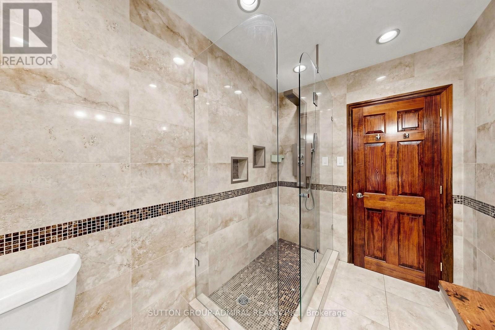34 PARAGON ROAD - 16