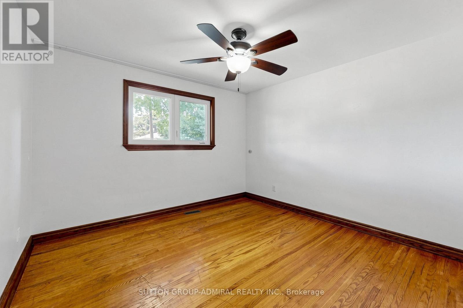 34 PARAGON ROAD - 11