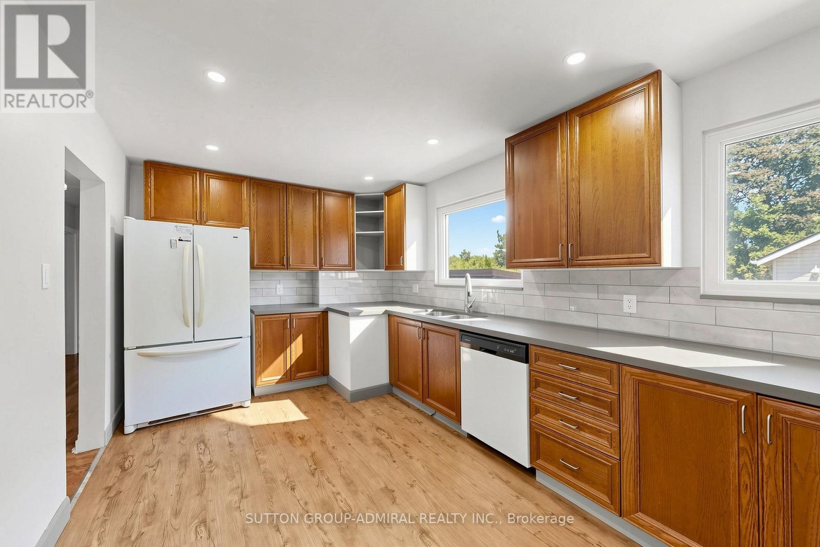 34 PARAGON ROAD - 8