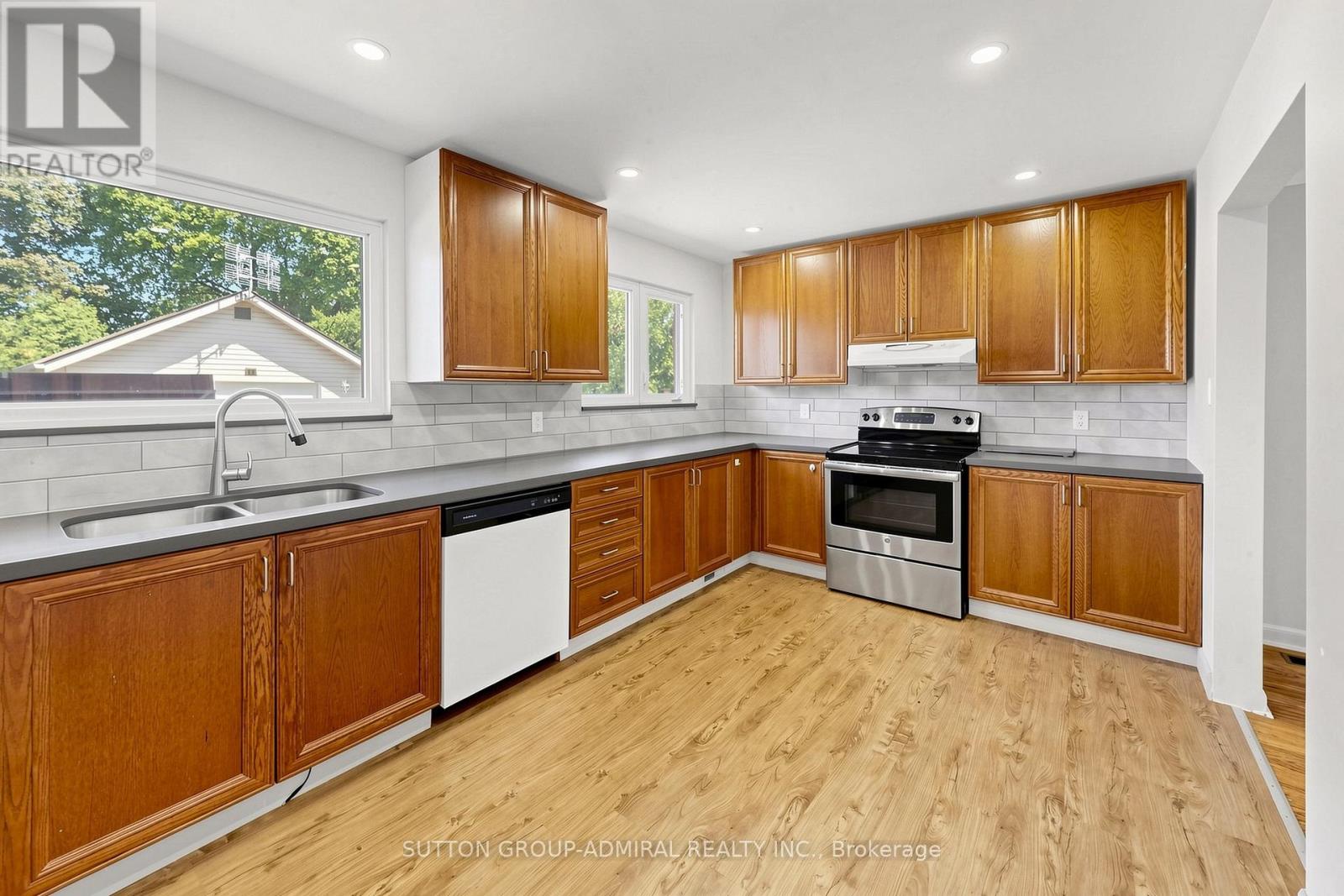 34 PARAGON ROAD - 6