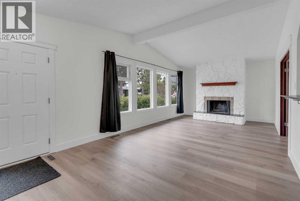 660 Queen Charlotte Drive SE - photo 3