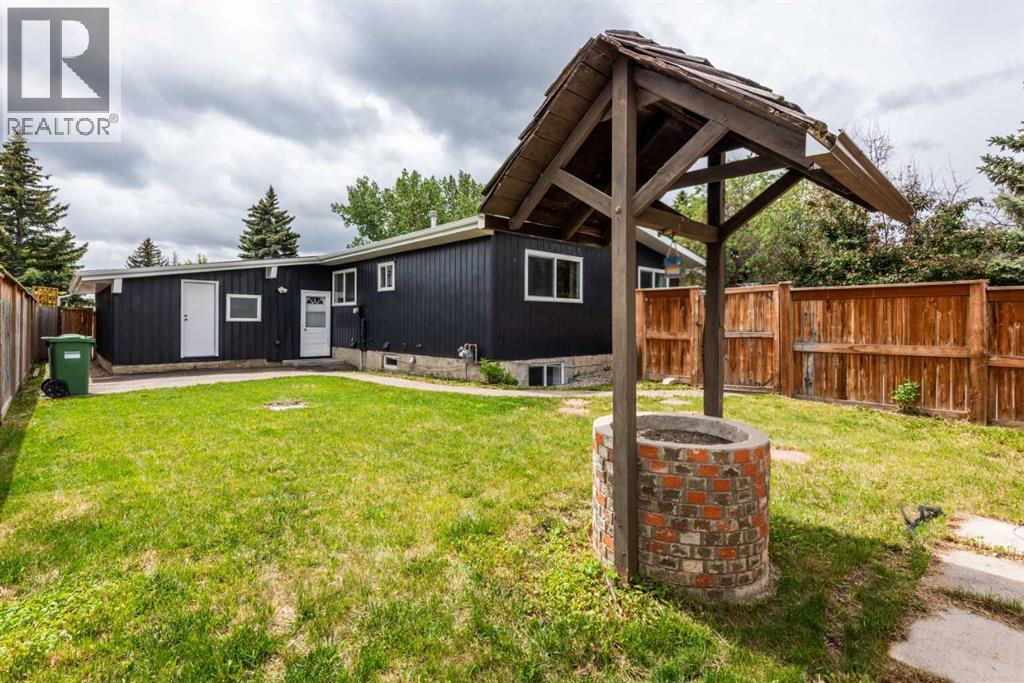 660 Queen Charlotte Drive SE — photo 32
