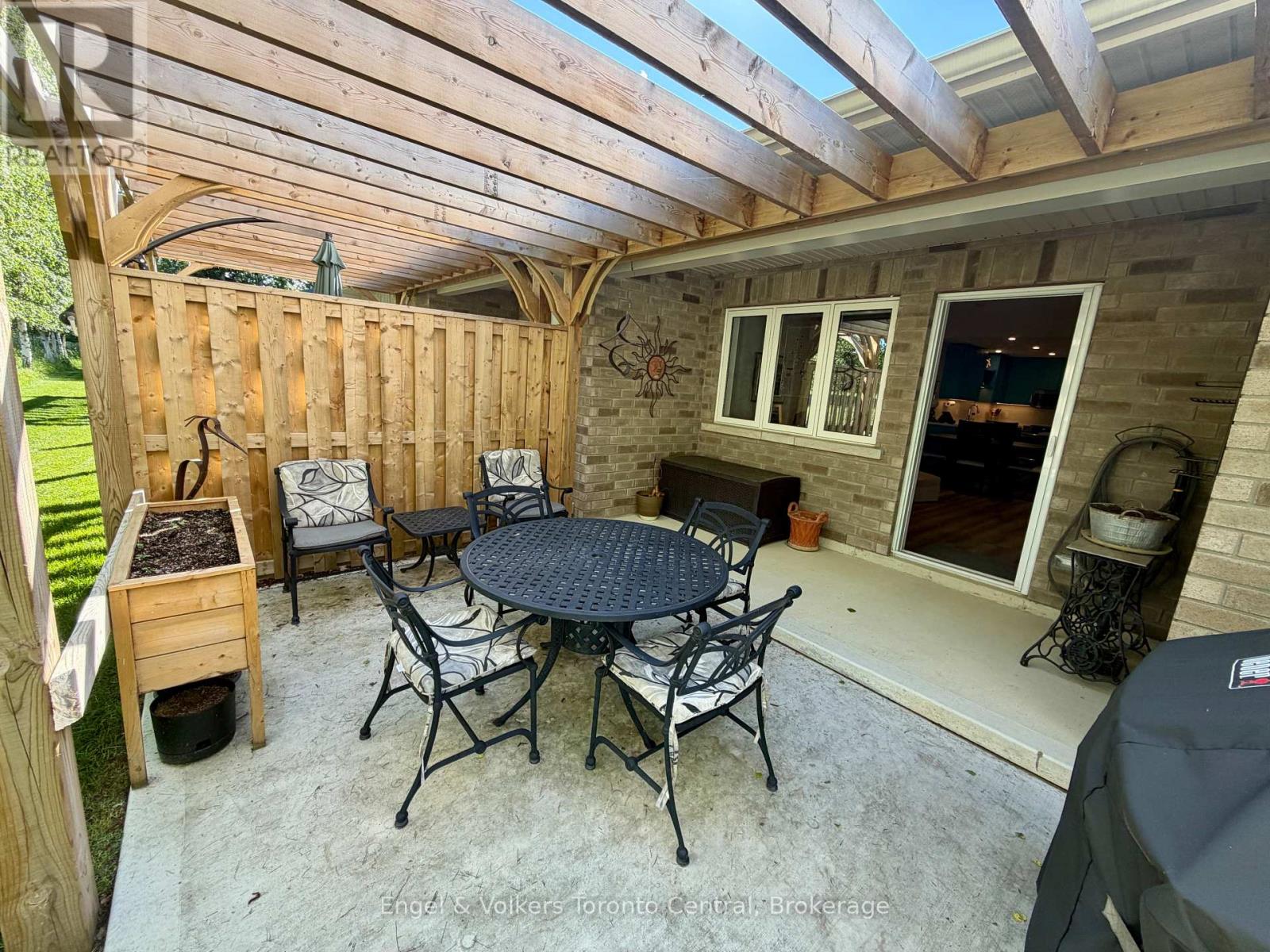 109 DOVE DRIVE - 22