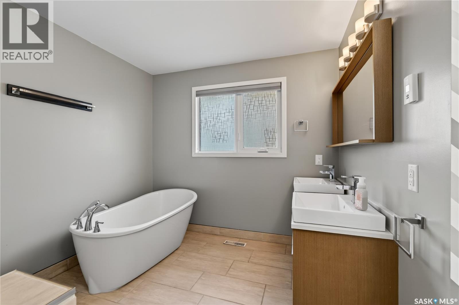 520 Caribou CRESCENT — photo 17
