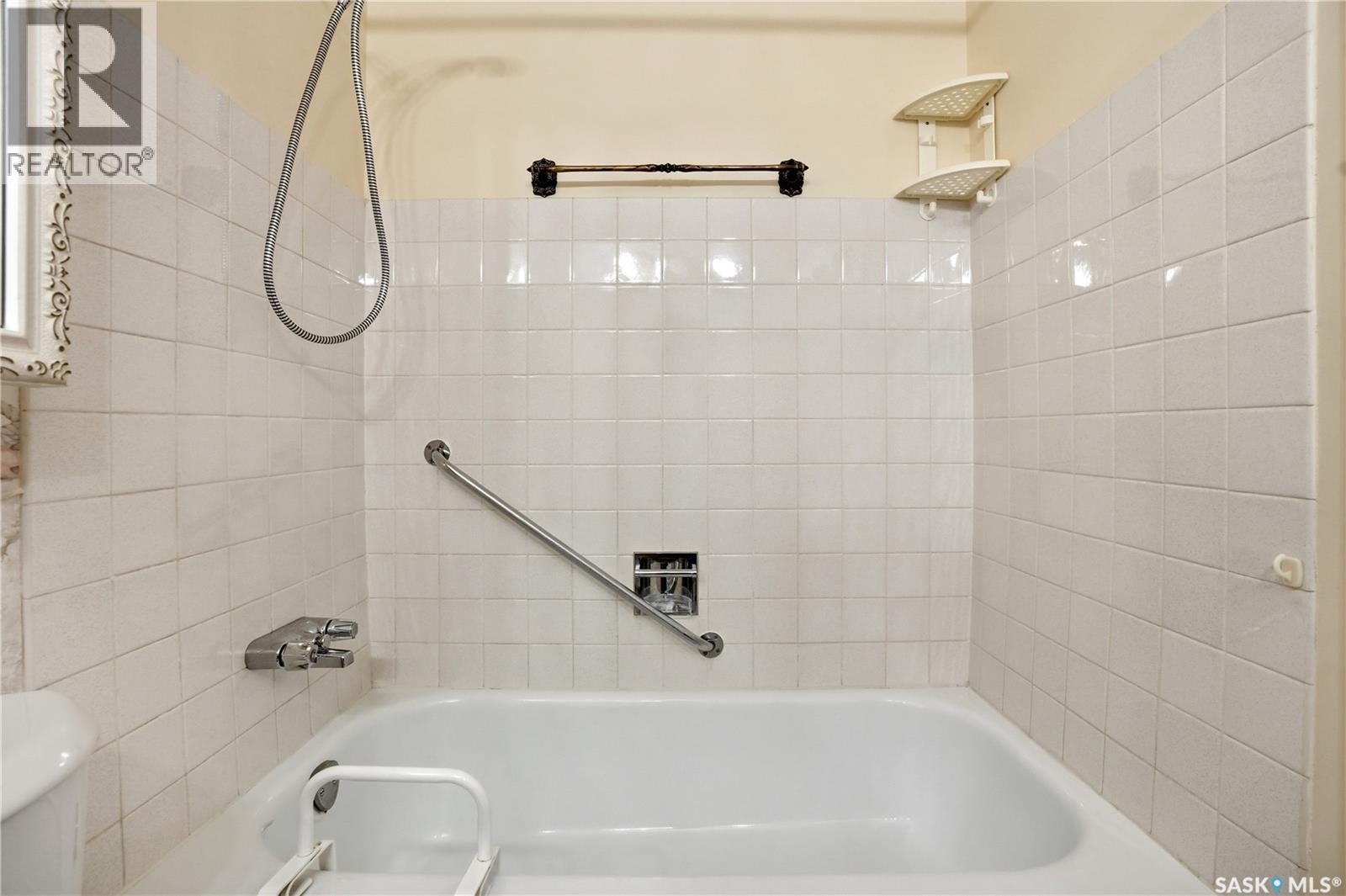507 4615 RAE STREET — photo 20