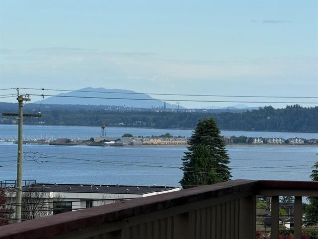 1243 PARKER STREET, White Rock