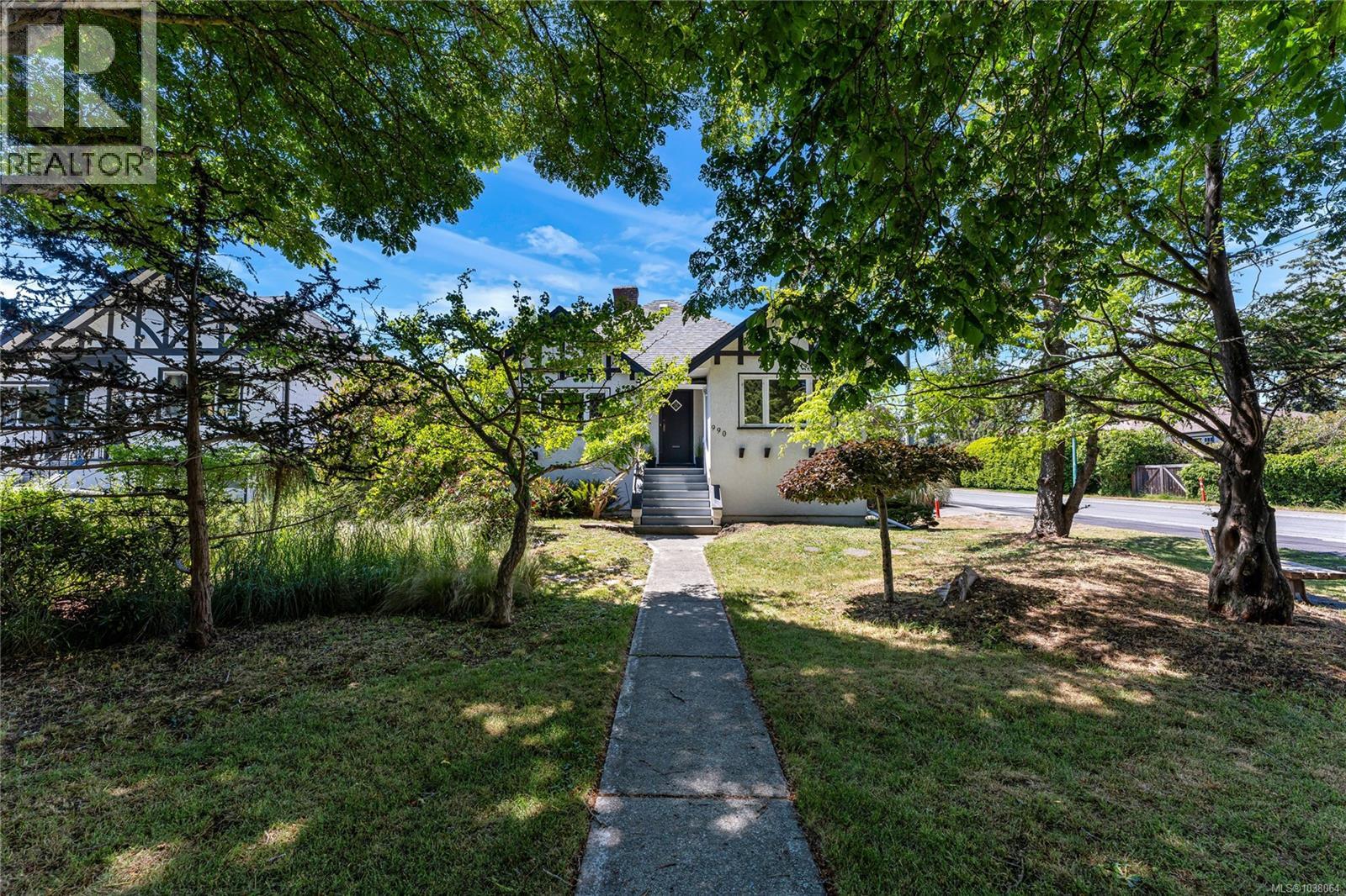  990 Hampshire Road, Oak Bay