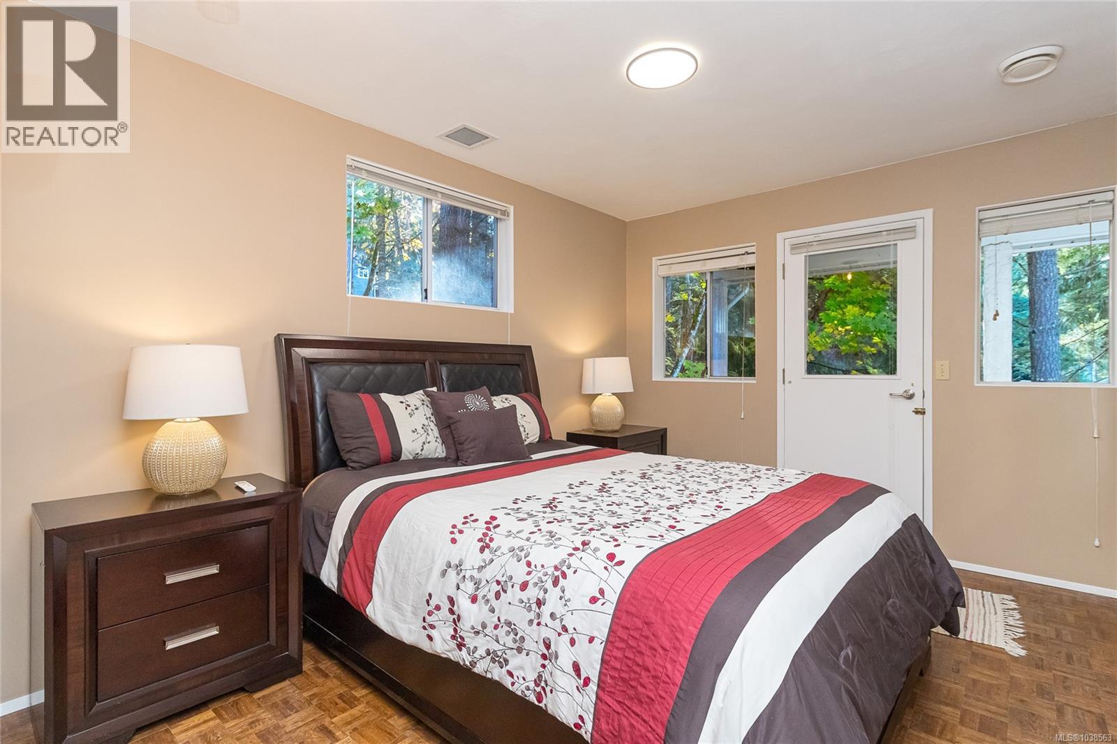 1364 Kingsview Rd - 40