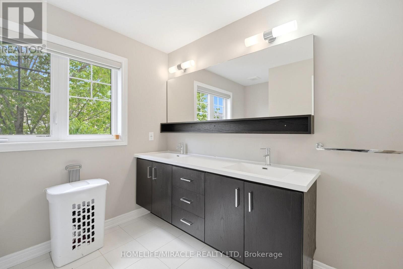 #49 1890 RYMAL ROAD E - 23