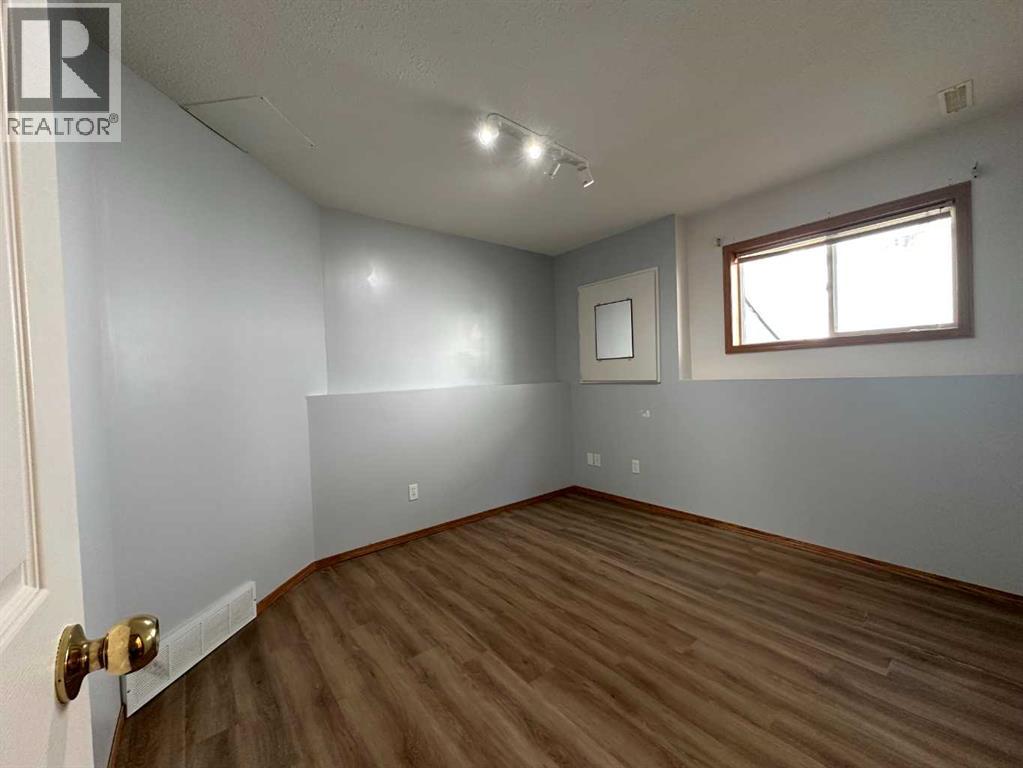 252 Red Crow Boulevard W — photo 17