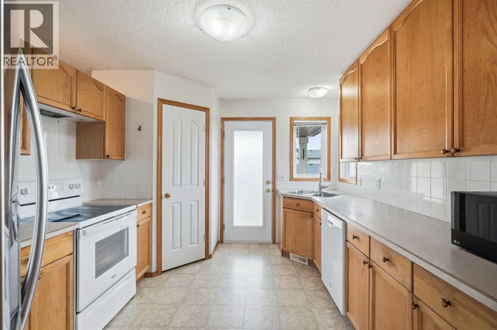 324 Mt Aberdeen Close SE — photo 8