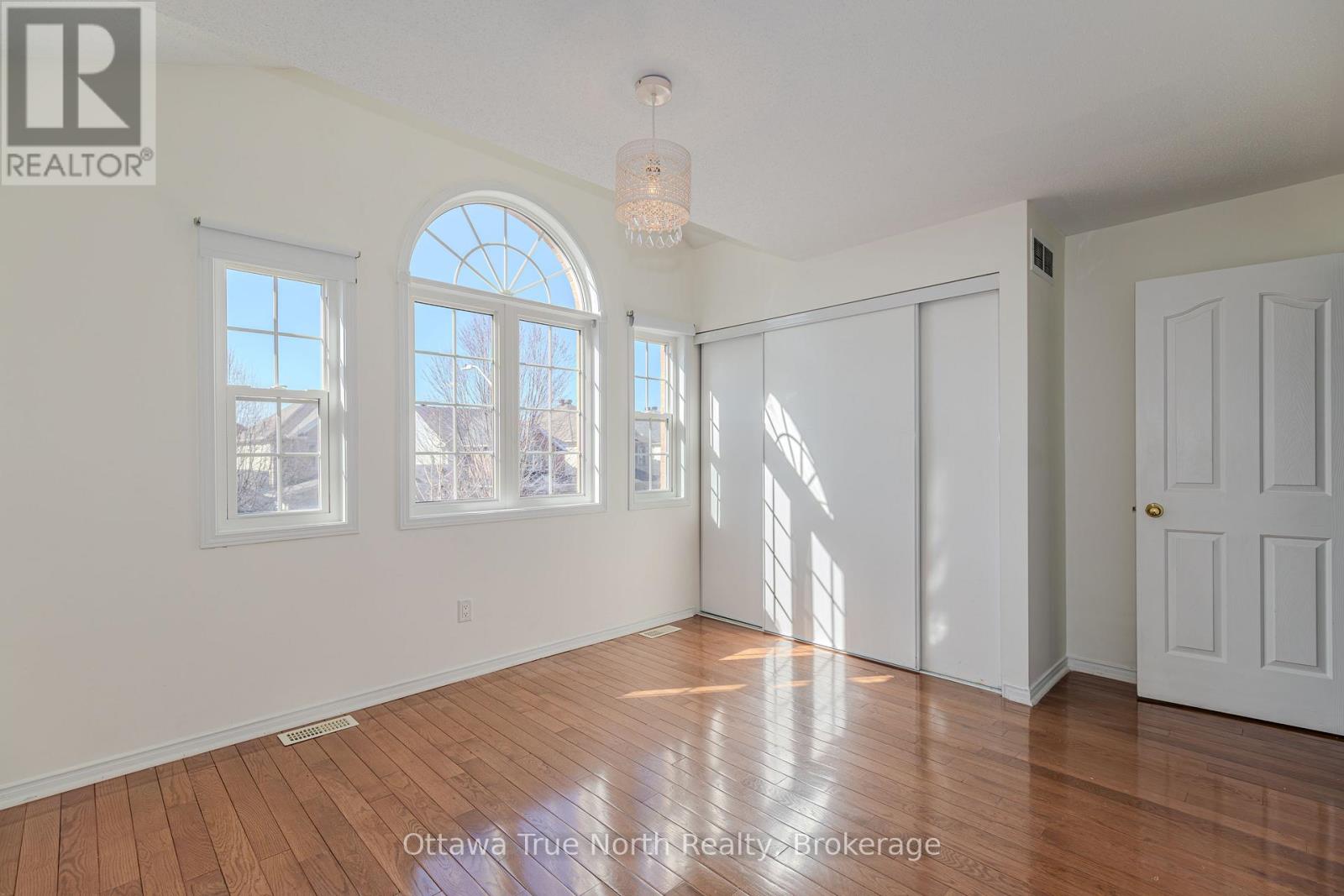 110 MACARA CRESCENT - 11