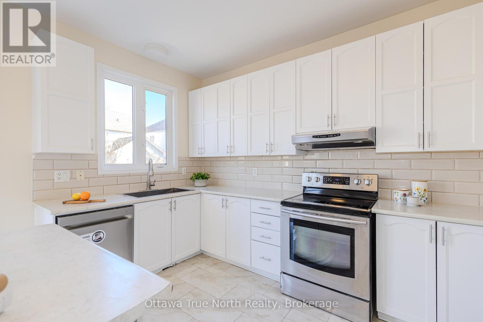 110 MACARA CRESCENT - 7