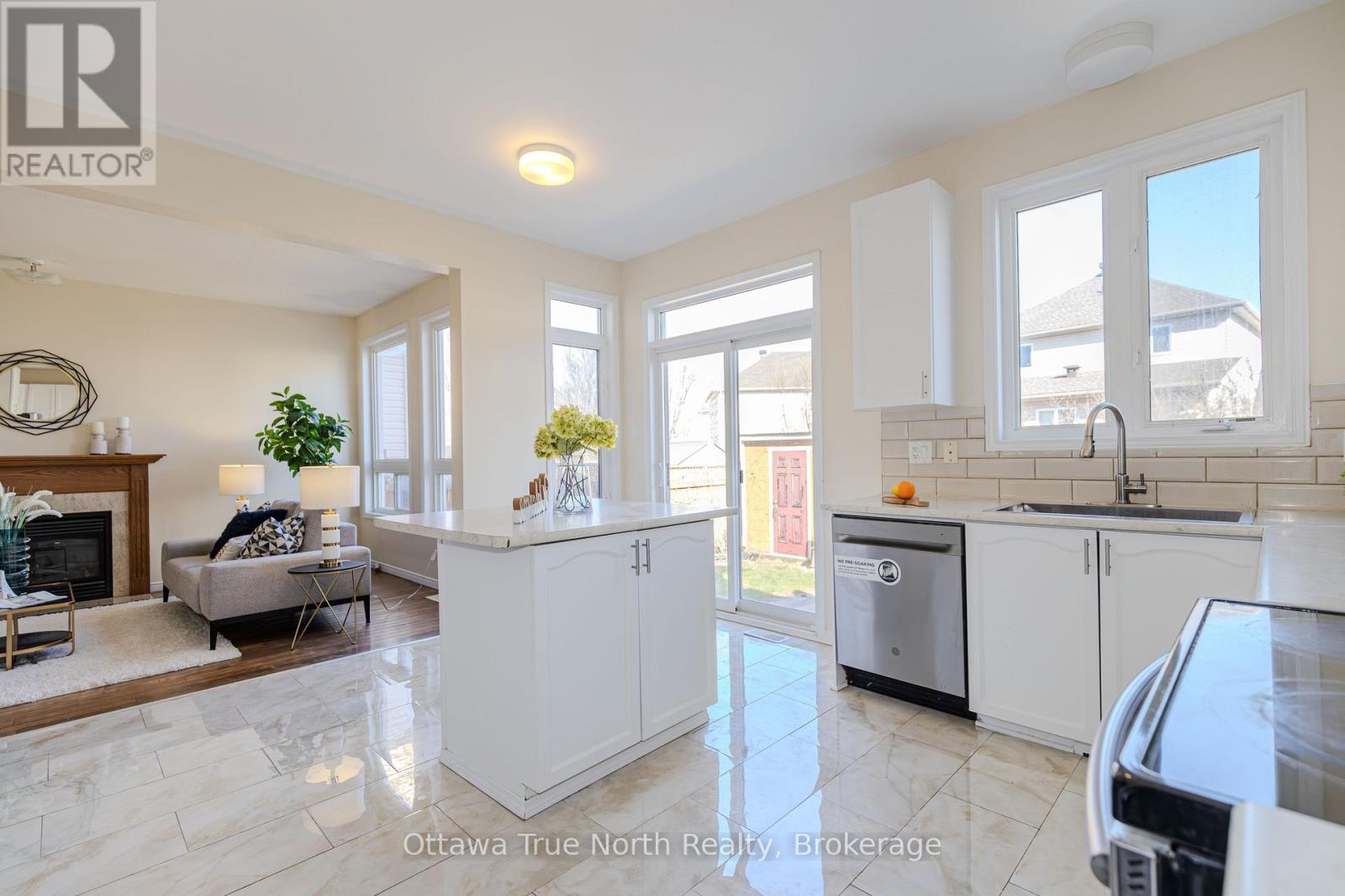 110 MACARA CRESCENT - 8