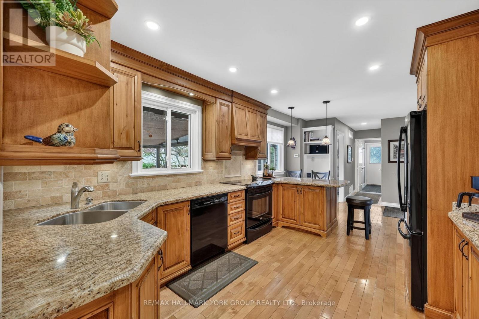 8 GRANT COURT - 12