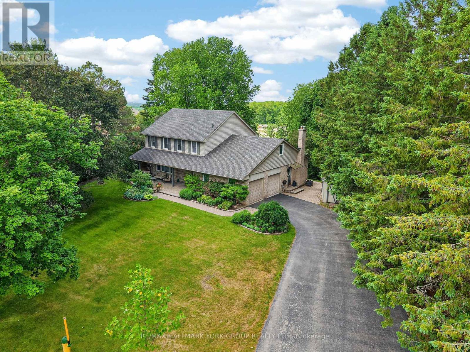 8 GRANT COURT - 1