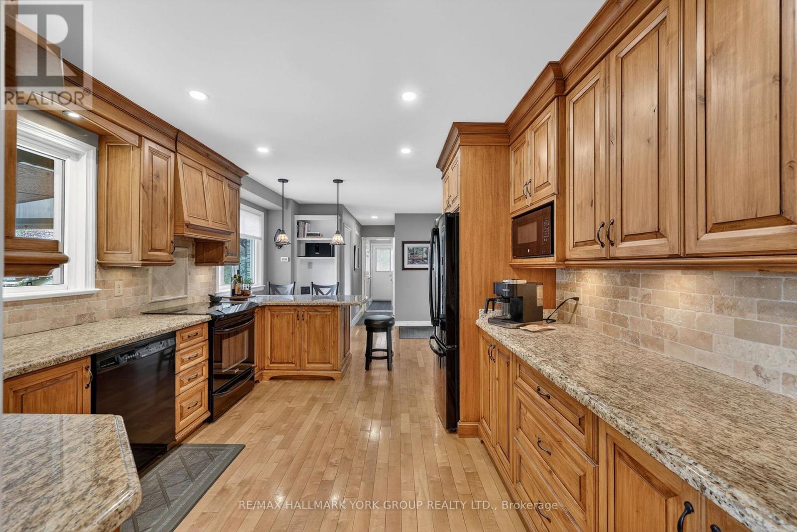 8 GRANT COURT - 13