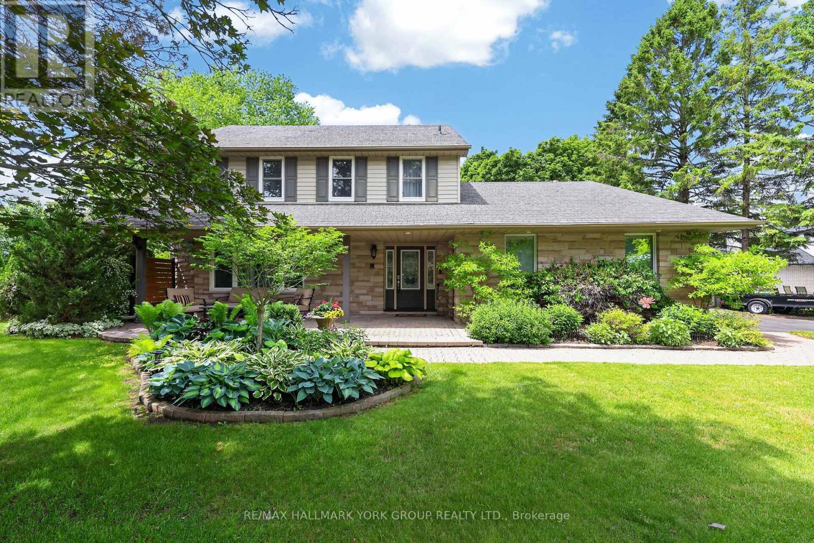 8 GRANT COURT - 2