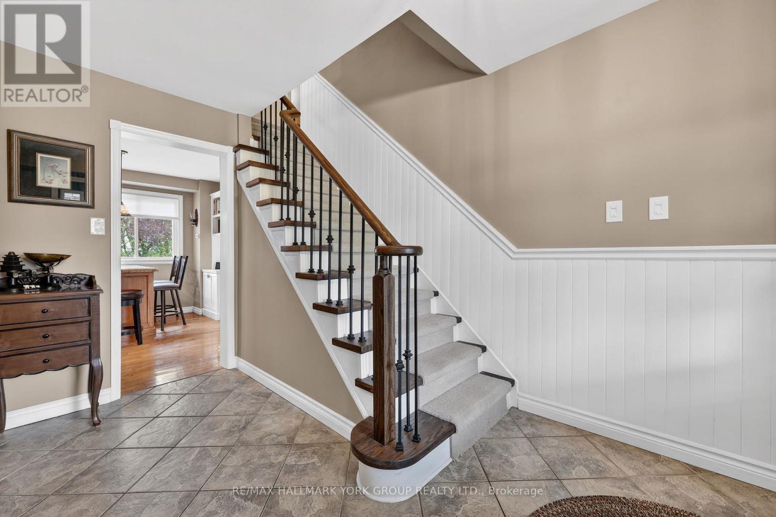 8 GRANT COURT - 24