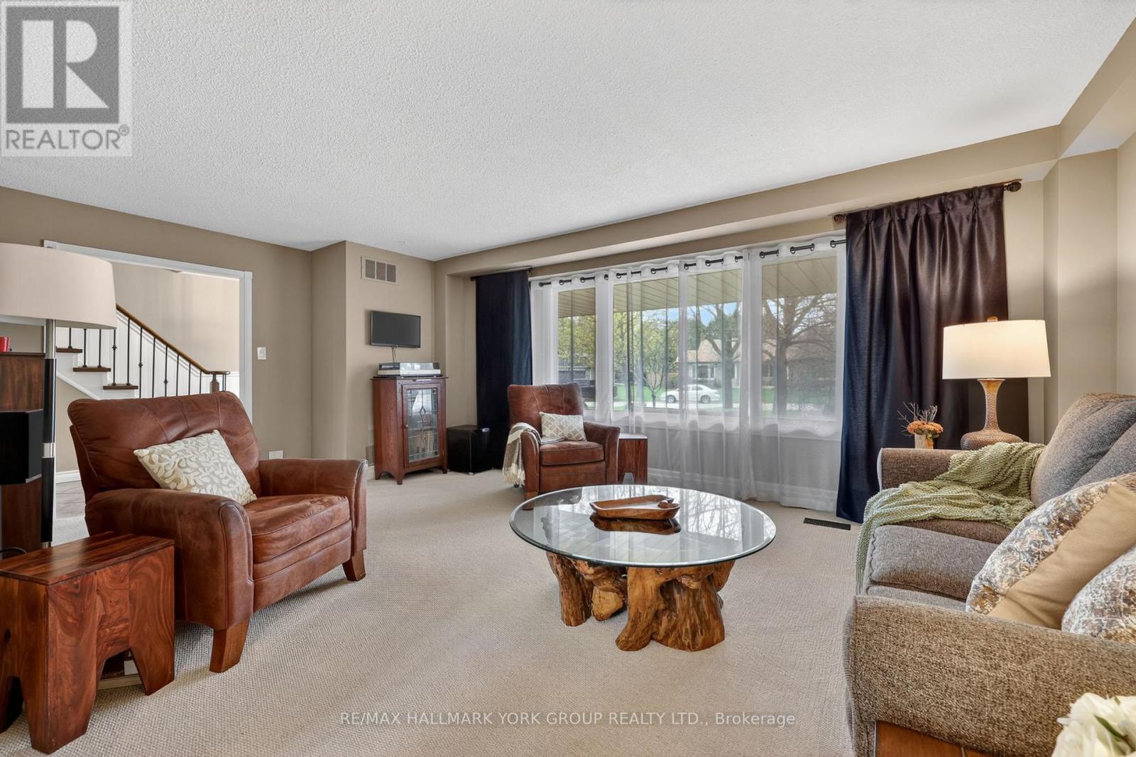 8 GRANT COURT - 20