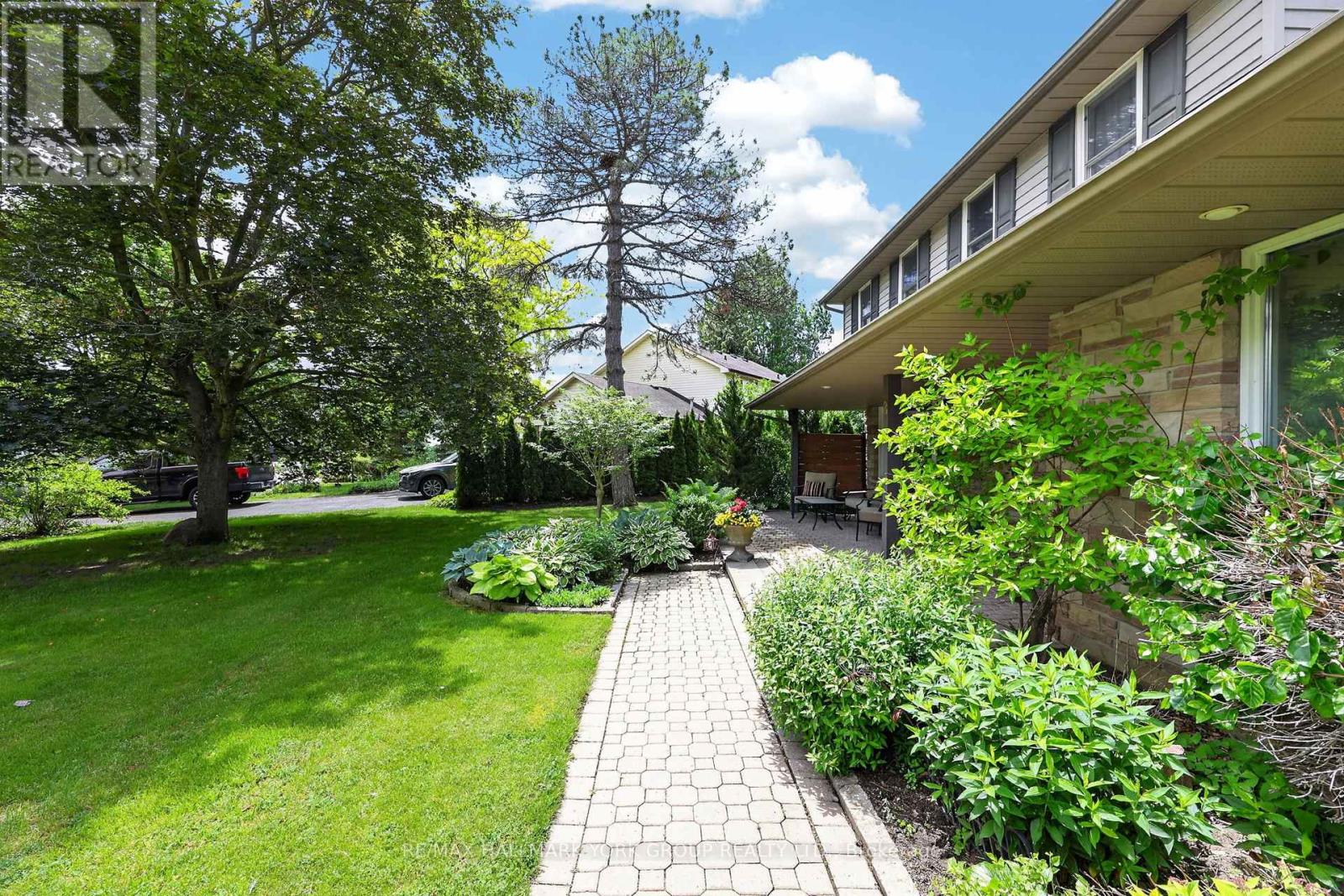 8 GRANT COURT - 6