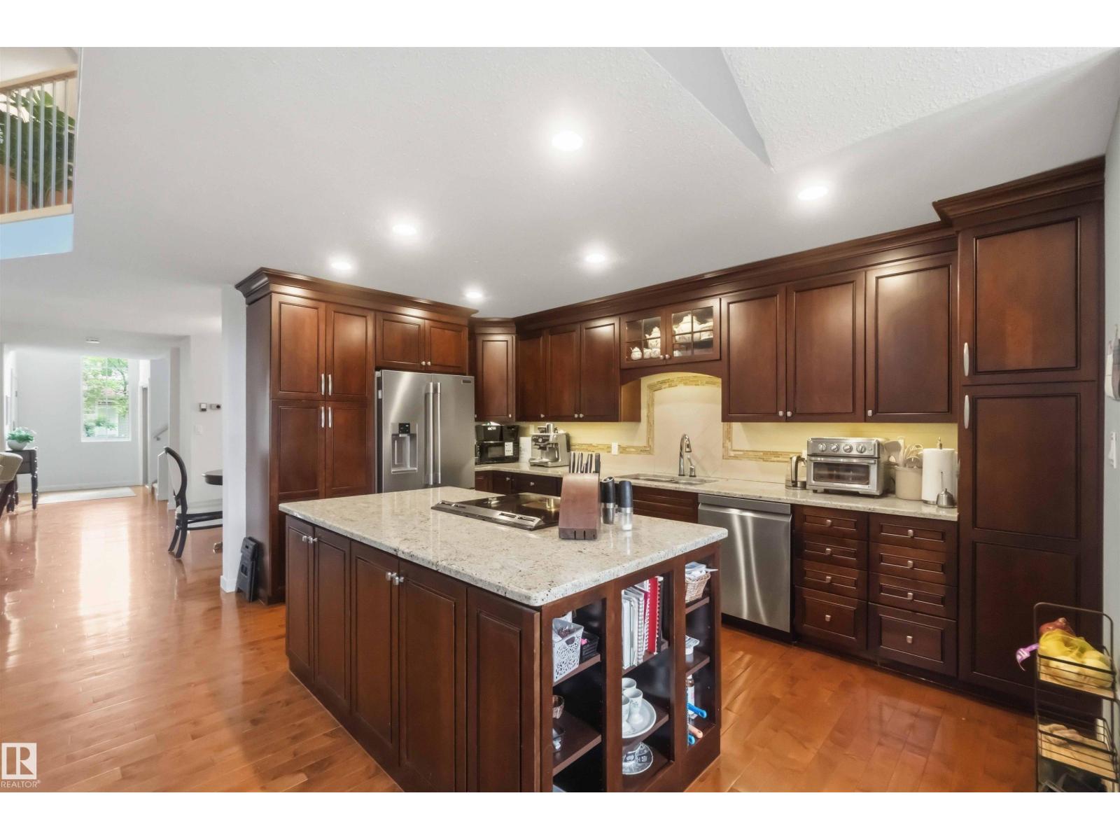 9730 95 ST NW - 24