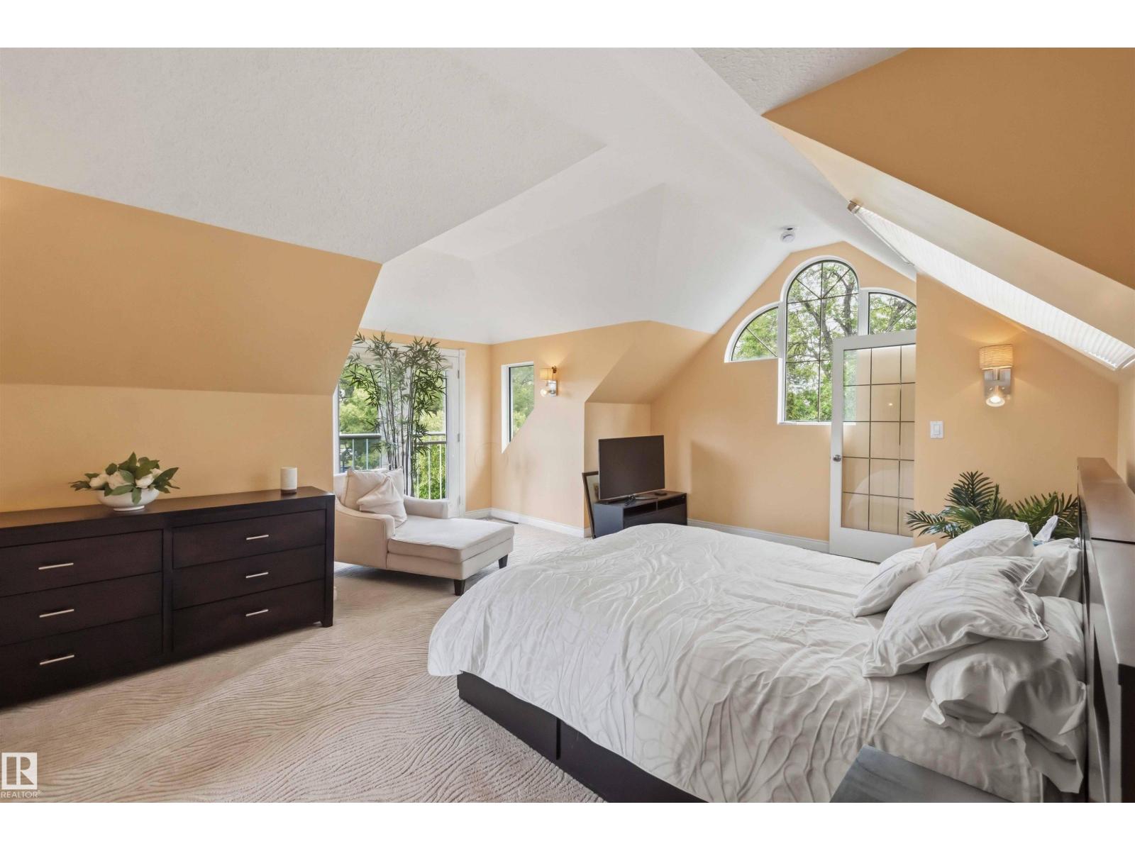 9730 95 ST NW - 46