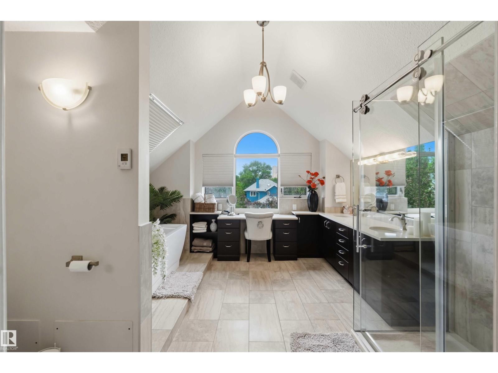 9730 95 ST NW - 47