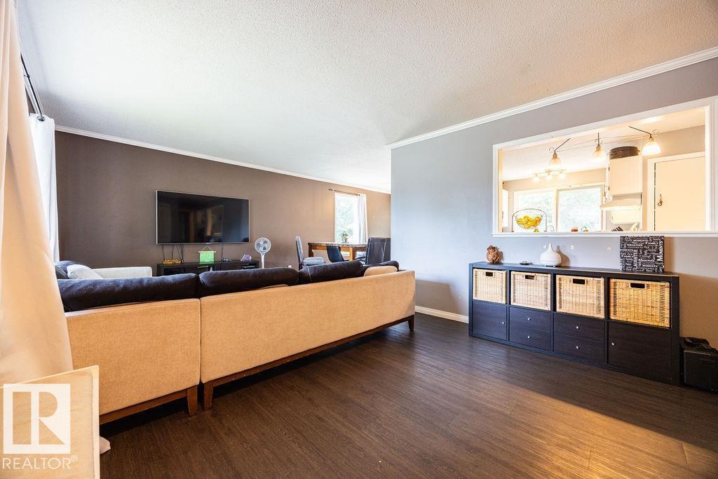 1033 Strathcona DR - 12