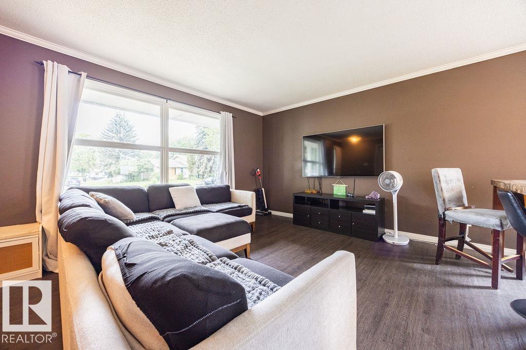 1033 Strathcona DR - 14