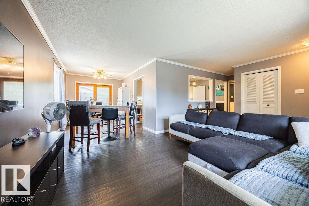 1033 Strathcona DR - 15
