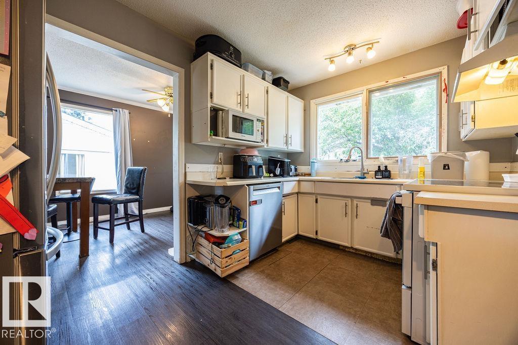 1033 Strathcona DR - 19